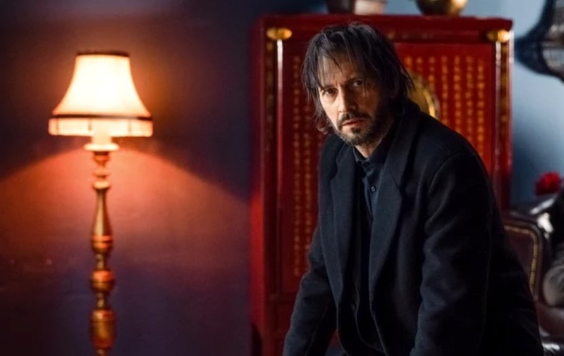Melodia cântată de oameni când îl văd pe Bogdan Farcaș pe stradă. Actorul e cunoscut de toată țara drept Ciomag din „Clanul”