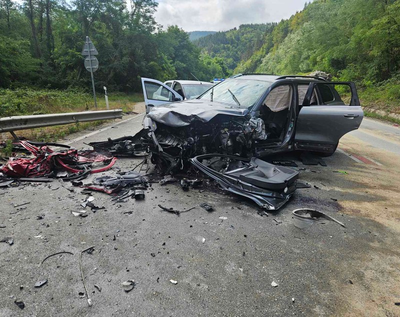 Accident cu cinci români implicați în Bulgaria, la Veliko Târnovo. O mamă și fiul ei au fost aduși cu un elicopter Black Hawk la București