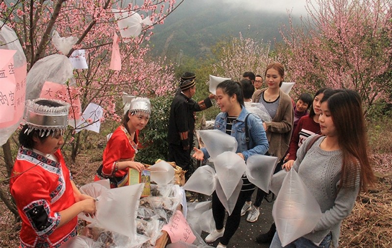 Am trăit s-o vedem și p-asta! Chinezii vând aer la pungă!
