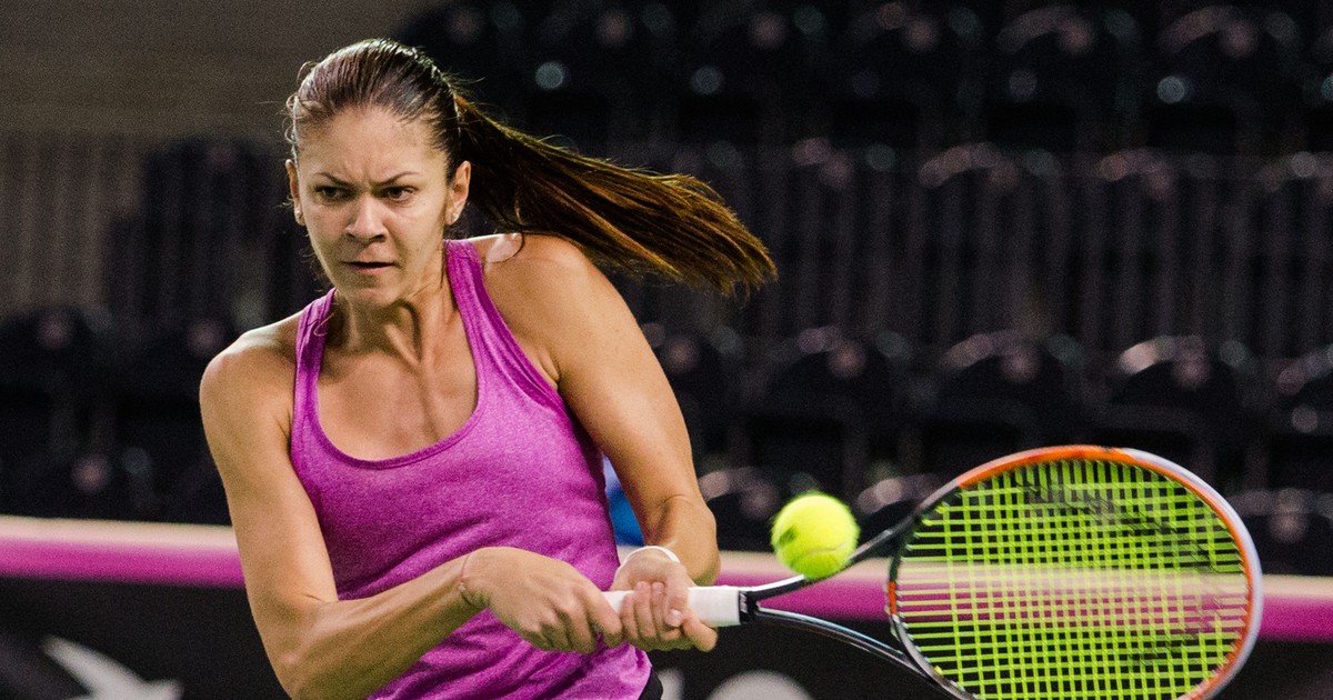 Andreea Mitu se antreneaza in Sala Polivalenta din Cluj-Napoca, joi 4 februarie 2016, inaintea intalnirii, din primul tur al Grupei Mondiale a Fed Cup, dintre Romania si Cehia. (FOTO: HEPTA)