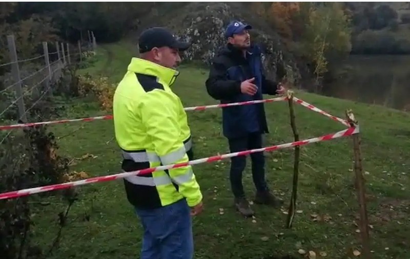 Cum arată spărtura care a apărut în barajul Lacului Tăul Mare din Roșia Montană. Soluțiile găsite de autorități