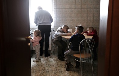 Familia se adună la masă | Foto: Dumitru Angelescu / Libertatea