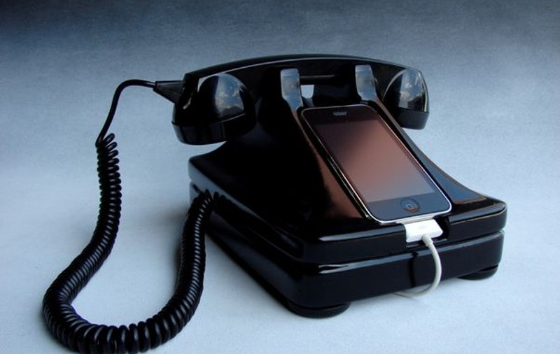 E probabil cel mai iubit telefon din lume, dar nu l-ai mai văzut aşa niciodată. Uite ce i-au făcut iPhone-ului!  