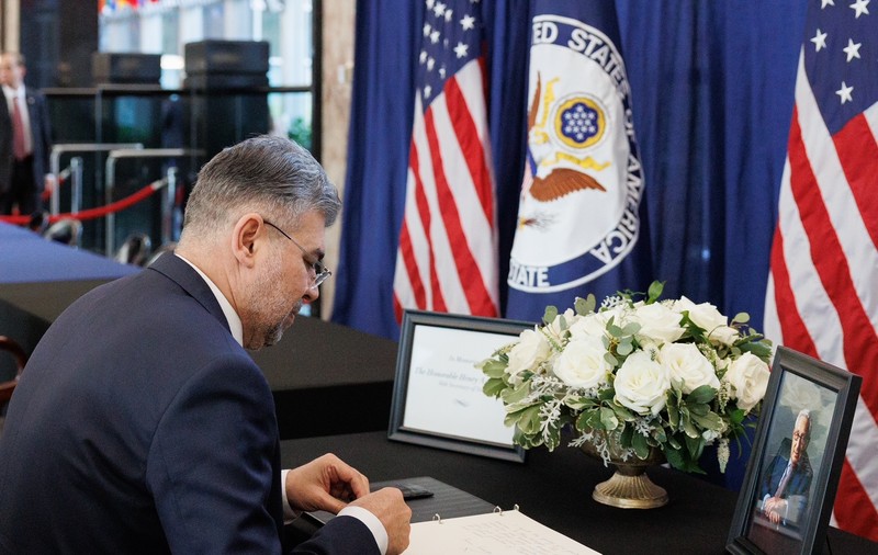 Despre demnitarii români care se duc la Washington ca niște turiști abulici și o carte ce merită citită pentru a înțelege destinul Americii