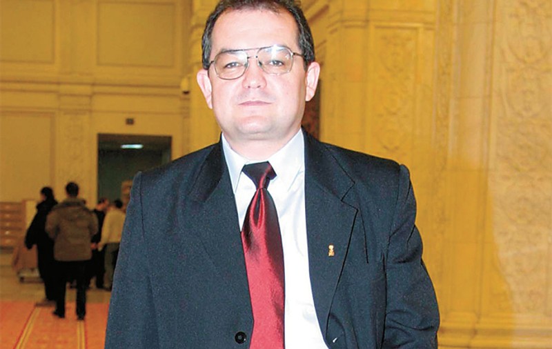 Emil Boc, despre vizita lui Ponta în China: „Pentru shopping putea merge privat, cu Turkish Airlines”