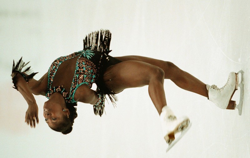 EXCLUSIV / Interviu savuros cu Surya Bonaly, una dintre marile campioane ale patinajului, vegetariană convinsă: ”Cum să mănânc pui, când eu mă jucam cu găina mea în curte? E ca și cum mi-aș mânca prietenii”. Franțuzoaica vine în România pentru ”Dracula pe gheață”