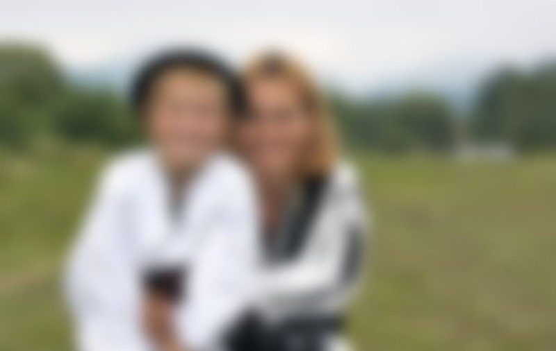 Andreea Esca, în straie populare de 1 DECEMBRIE