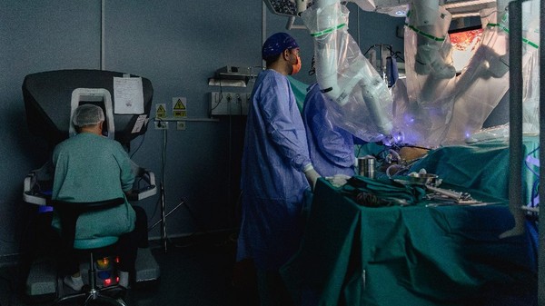 Chirurgie robotica la Spitalul Burghele dupa 15 ani de pauza