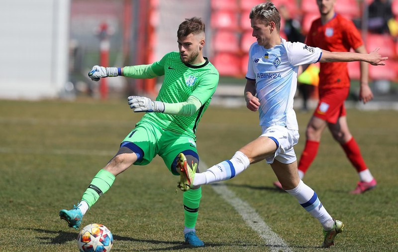 Ucrainenii joacă primul meci oficial de fobal de la începutul războiului azi, în România, pe noul stadion Giulești