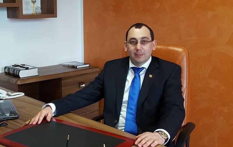 Primar din județul Suceava condamnat pentru abuz în serviciu, după ce a plătit de două ori mai mulți bani pentru mobilarea căminelor culturale
