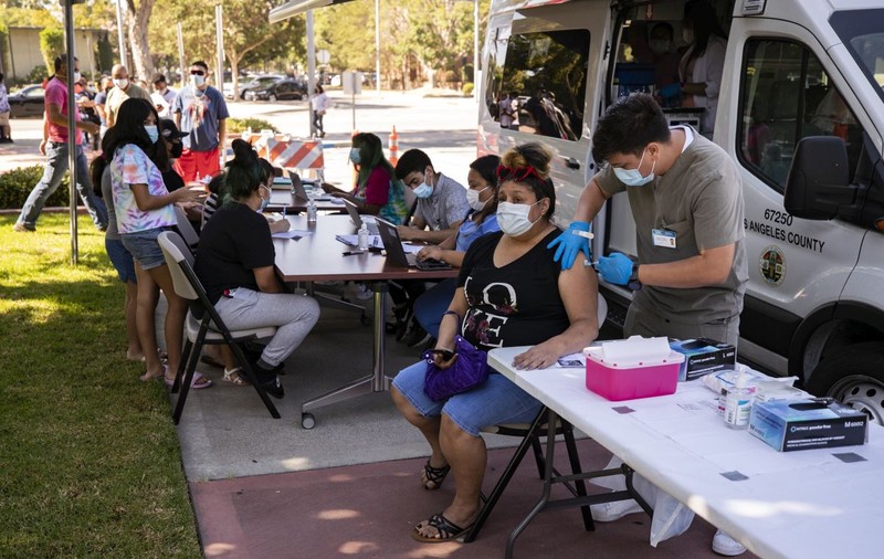 Este oferirea de bani pentru imunizare o soluție pentru a crește acoperirea vaccinală? Ce spune experiența americanilor