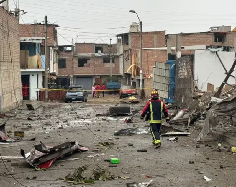 Tragedia de la Crevedia, repetată în Peru. Bilanțul exploziei de la o benzinărie din Lima: 1 mort, 54 de răniți și 254 de oameni evacuați