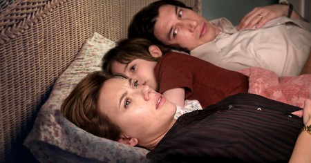 Scarlett Johansson, Azhy Robertson și Adam Driver / Foto: Netflix