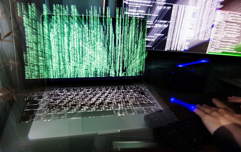 Mită de 1 milion de dolari oferită de un rus pentru a fura secretele Tesla