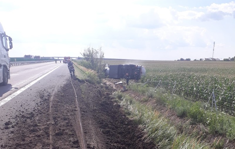 UPDATE/ Accident pe Autostrada Soarelui. Un TIR cu cherosen s-a răsturnat, iar traficul este blocat/ VIDEO&FOTO