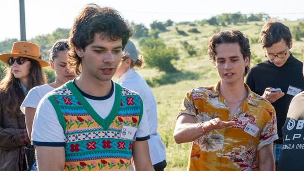 Frații Bogdan Iancu și Ștefan Iancu în filmul românesc „Teambuilding 2” | sursa foto: Roman Canțîr / Vlad Grăjdan