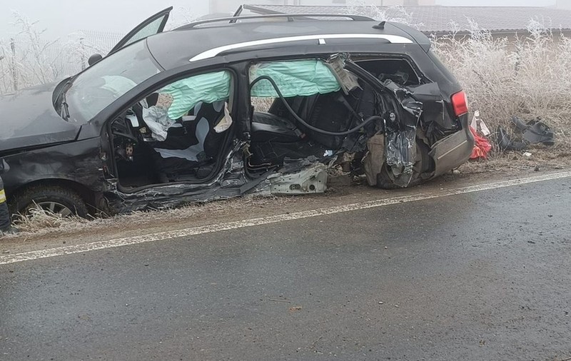 Un copil de 6 ani a murit după ce a fost proiectat din mașină pe șosea, în urma unui accident rutier în Sibiu