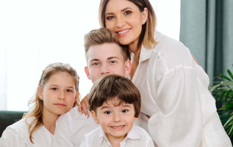 Alessia, fiica Elei Crăciun, și-a dat mama de gol. Ce se întâmplă, de fapt, în familia lor. „Nici în vacanță nu am avut voie mai mult”