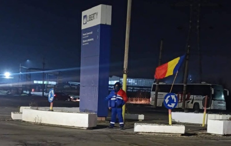 Angajat al Combinatului „Liberty” Galați, transportat la spital după trei zile de greva foamei, din cauza hipotermiei