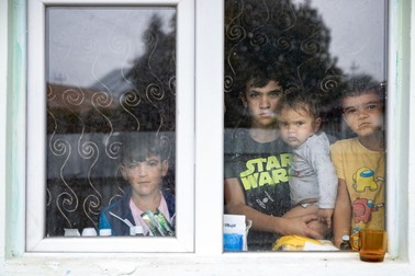 Copiii familiei Iamandi duc dorul şcolii de când stau în carantină