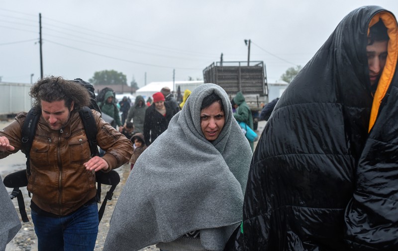 Bistrițenii fac case pentru refugiați! Doi oficiali nemți au cerut ajutorul românilor în criza migranților