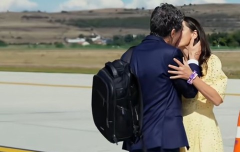 Nicușor Dan a sărutat-o pe Mirabela Grădinaru pe aeroport și a postat imaginile pe TikTok