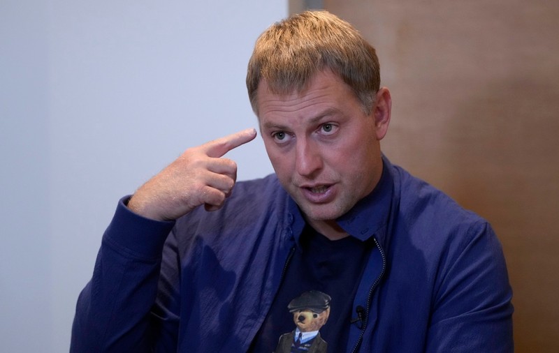 Serviciile secrete franceze au dejucat în ultimul moment un complot privind asasinarea omului care expune teroarea din închisorile din Rusia. Patru bărbați au fost arestați