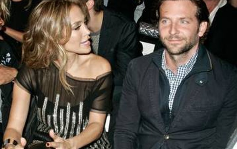 Bradley Cooper: ”Este mult mai ușor să am o relație cu o femeie celebră”