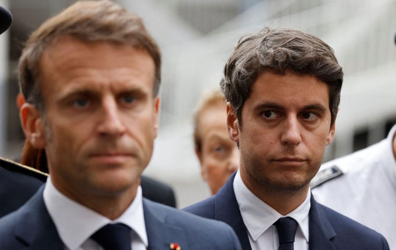 Emmanuel Macron i-a cerut lui Gabriel Attal să rămână prim-ministru „pentru moment”