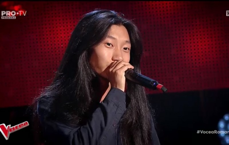 Un chinez a cântat la Vocea României. Feihong Basigu are 19 ani și locuiește în Pitești