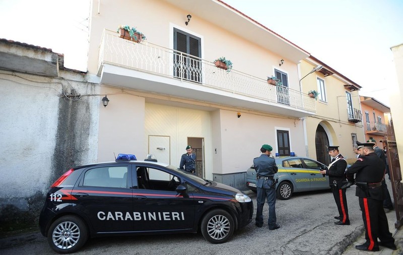 Mafioţi români suspectaţi de 100 de furturi în Italia au fost arestaţi în urma unei operaţiuni speciale