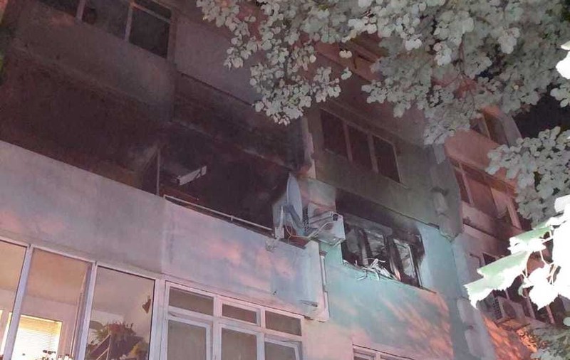 Mai multe persoane au fost evacuate dintr-un bloc din Craiova, din cauza unui incendiu izbucnit într-un apartament