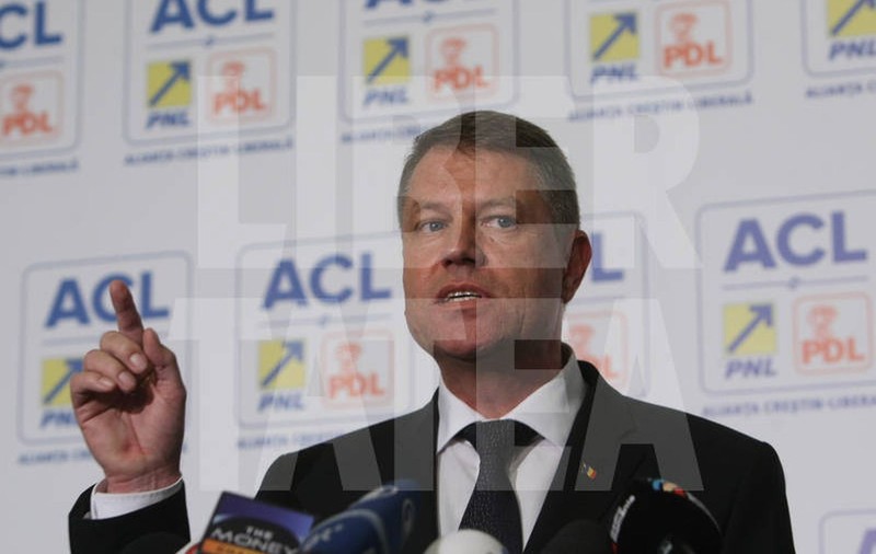 Klaus Iohannis CERE GUVERNULUI: ”SĂ NE ARATE CUM PLĂTEȘTE POMENILE ELECTORALE”