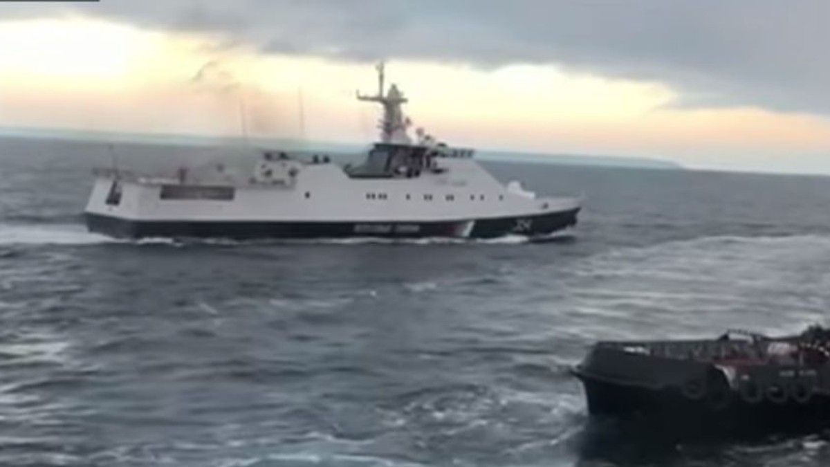 Momentul în care navele Ucrainei au fost urmărite de marina Rusiei