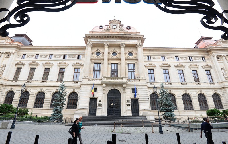 Lucian Croitoru, consilier al guvernatorului Mugur Isărescu: Salariile bugetarilor ar trebui înghețate timp de doi ani, pentru ca România să nu intre în recesiune