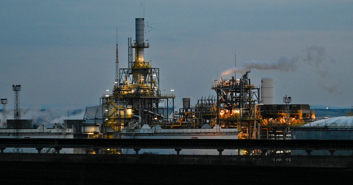 Rafinăria Neftokim din Burgas, deținută de Lukoil Foto: Profimedia