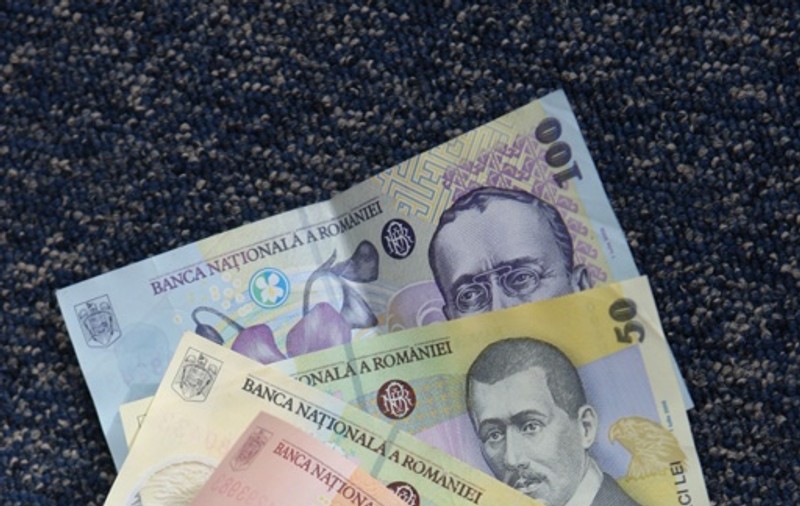 SALARIUL mediu net A SCĂZUT în luna ianuarie. Află în ce domenii au fost cele mai mici venituri