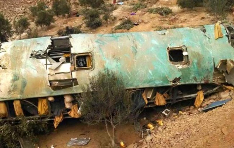 Un autobuz s-a prăbușit într-un râu în Peru. Cel puțin 22 de persoane au murit
