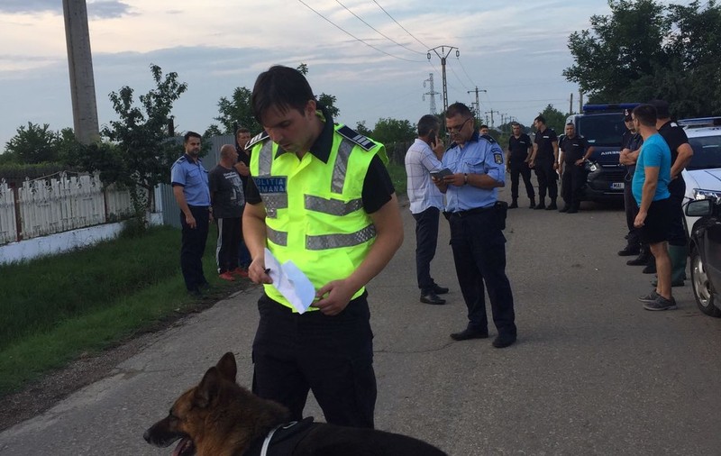 UPDATE/ Copilul de șapte ani cu autism, dispărut în Vrancea, a fost găsit. Mama lui se odihnea după înmormântarea fiicei/FOTO
