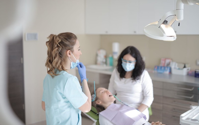 Ce influențează alegerea unui tratament stomatologic, potrivit specialiștilor Dentalist