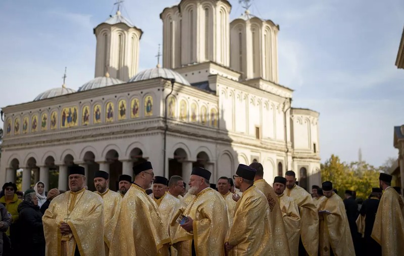 Centenarul Patriarhiei Române între bucurie și tulburare. De ce naționalismul religios infectează simultan democrația și viața bisericească