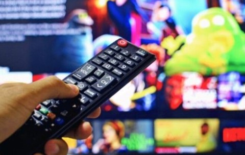 Serialul care a ajuns pe locul 1 pe Netflix și are doar 4 episoade. Misterul care îi ține pe spectatori în fața ecranelor