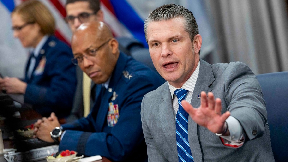 Secretarul american al apărării, Pete Hegseth, în prim-plan Foto: Profimedia