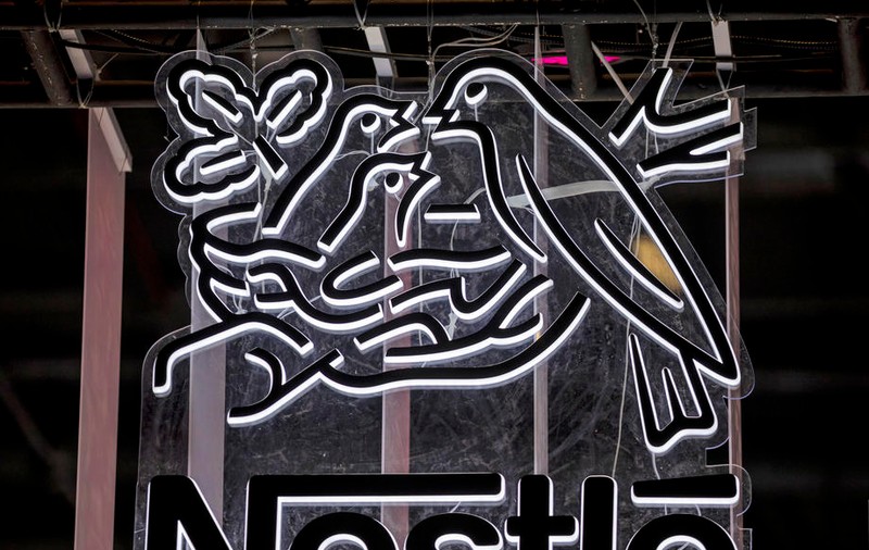 Angajații din Europa de Est ai Nestle, Pepsi și Mondelez, revoltați de decizia companiilor de a nu se retrage complet din Rusia