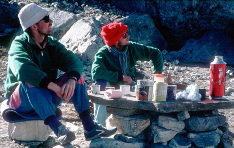 Trupurile a doi alpiniști dispăruți în Himalaya au fost descoperite după 30 de ani. Ce s-a găsit în buzunarul unuia dintre ei