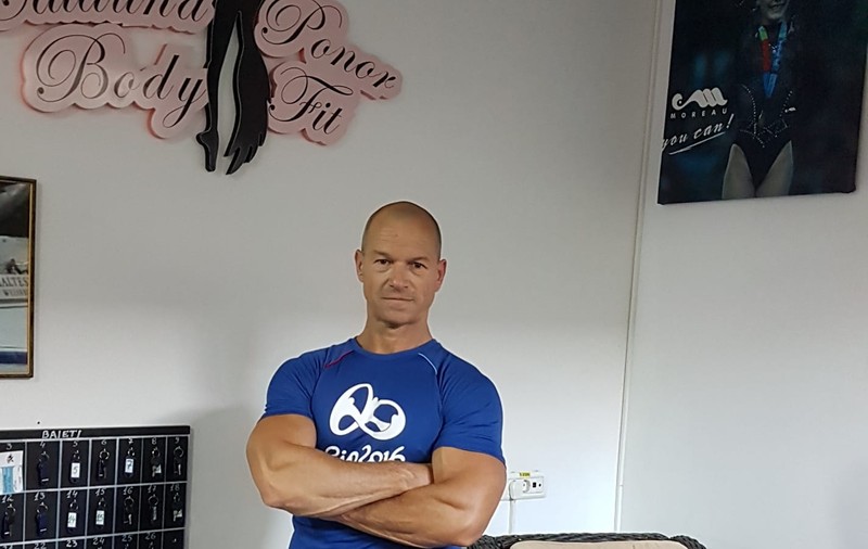 Ce se vede pe imaginile cu scandalul dintre tatăl Cătălinei Ponor și doi polițiști locali. Florin Bărbăscu este cercetat pentru ultraj, dar a făcut plângere pentru abuz