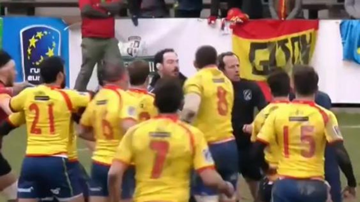 Forurile din rugby investighează prestația arbitrului român Vlad Iordăchescu la meciul Spania - Belgia. Noi imagini: a părăsit stadionul păzit de trupe antitero!