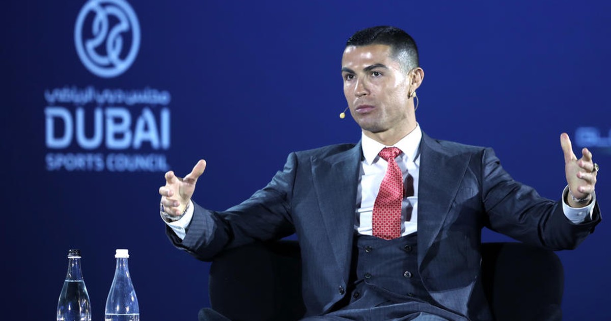 Cristiano Ronaldo, desemnat fotbalistul secolului: ”Nu eu urmăresc recordurile, ele mă urmăresc pe mine”