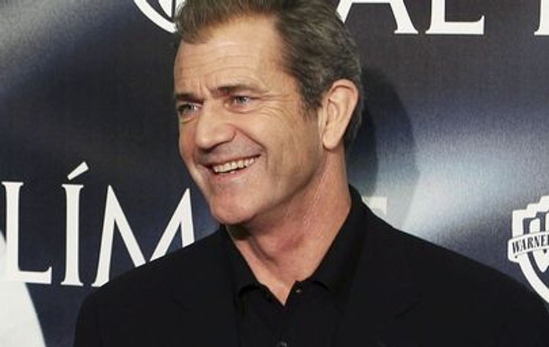 Violet Kowal: "Mel Gibson mă ameninţa şi nu folosea prezervative"
