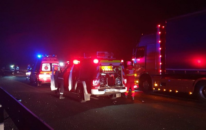 Accident grav în Arad. Un copil de 3 ani și un bărbat au murit în urma impactului. Alte cinci persoane, la spital